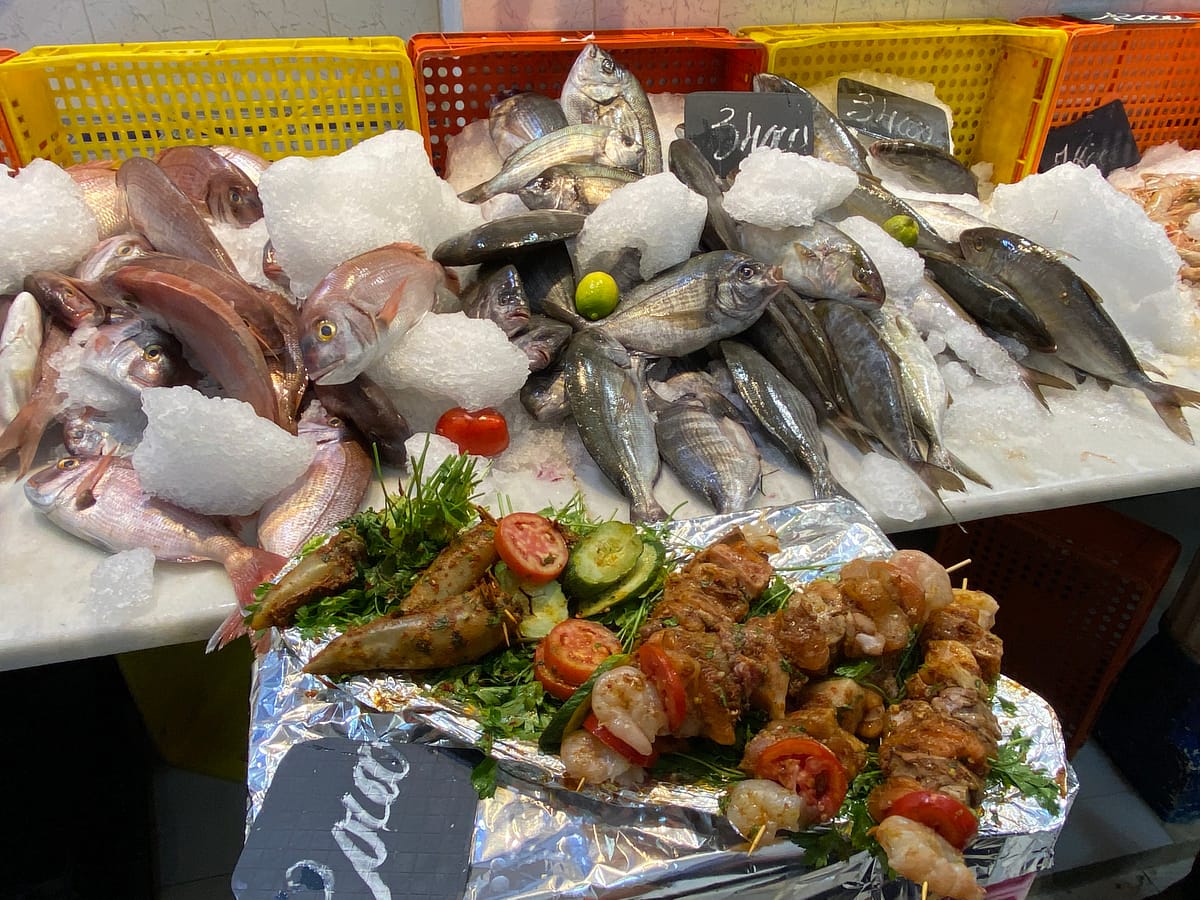 Pescado fresco típico de la gastronomía tunecina