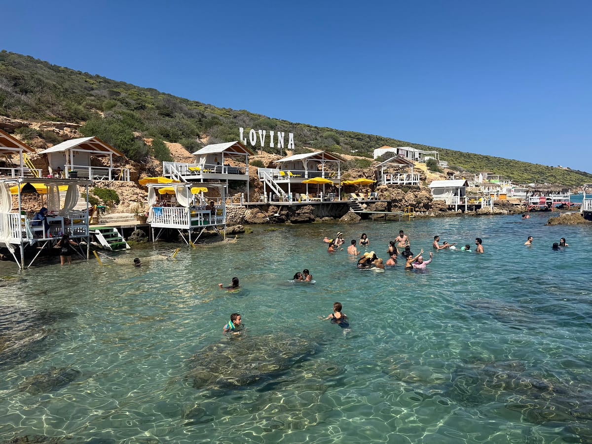 laya de aguas turquesas en Ghar El Melh Túnez