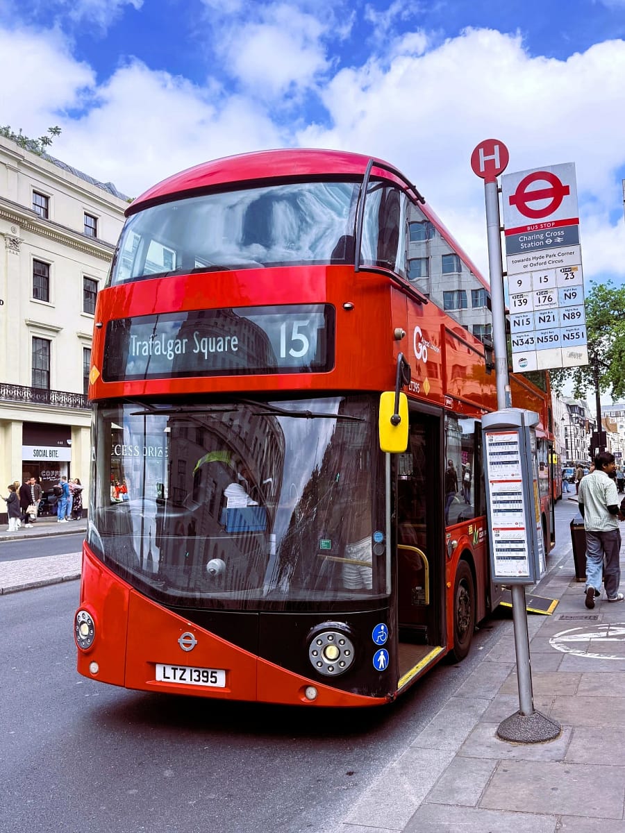 Autobús de dos pisos en el centro de Londres