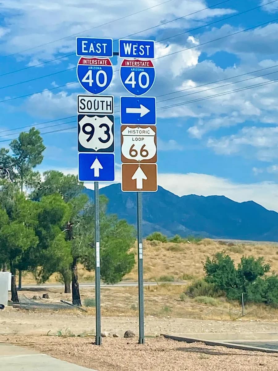 Ejemplos de los diferentes letreros y señales de carrerteras en USA Letreros de las diferentes carreteras en USA